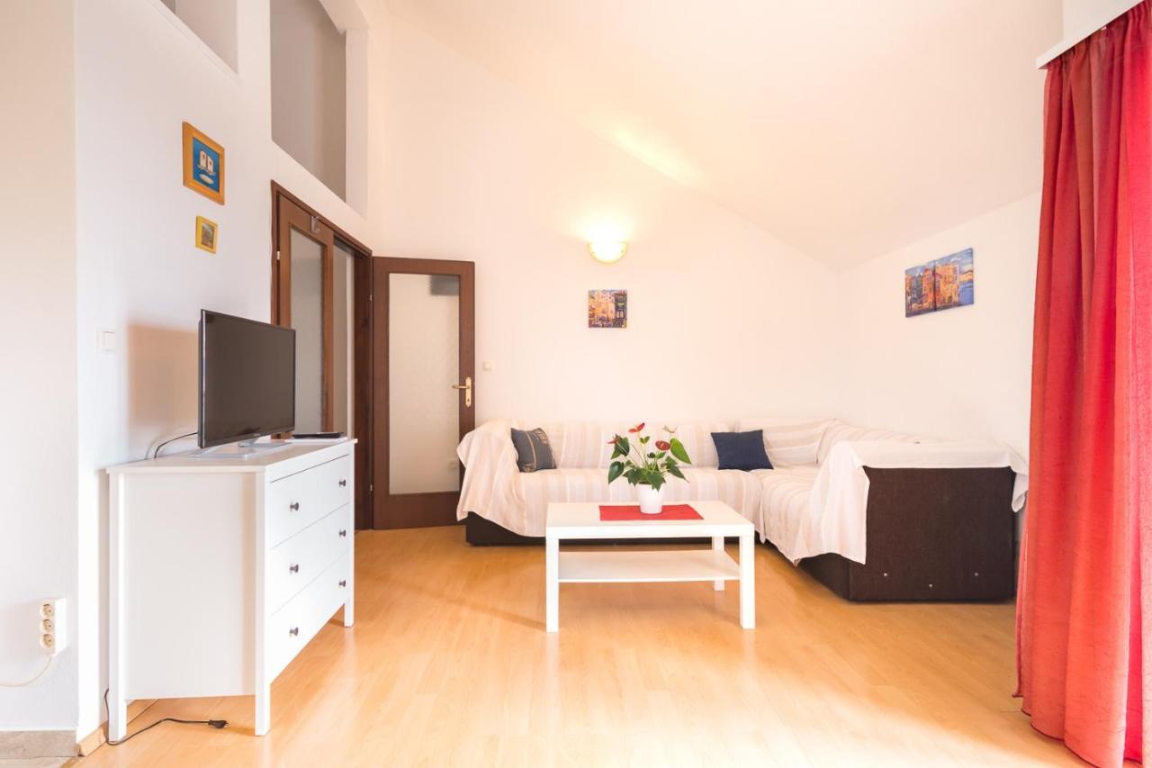 Apartments With A Parking Space Njivice, Krk - 5427 Bagian luar foto